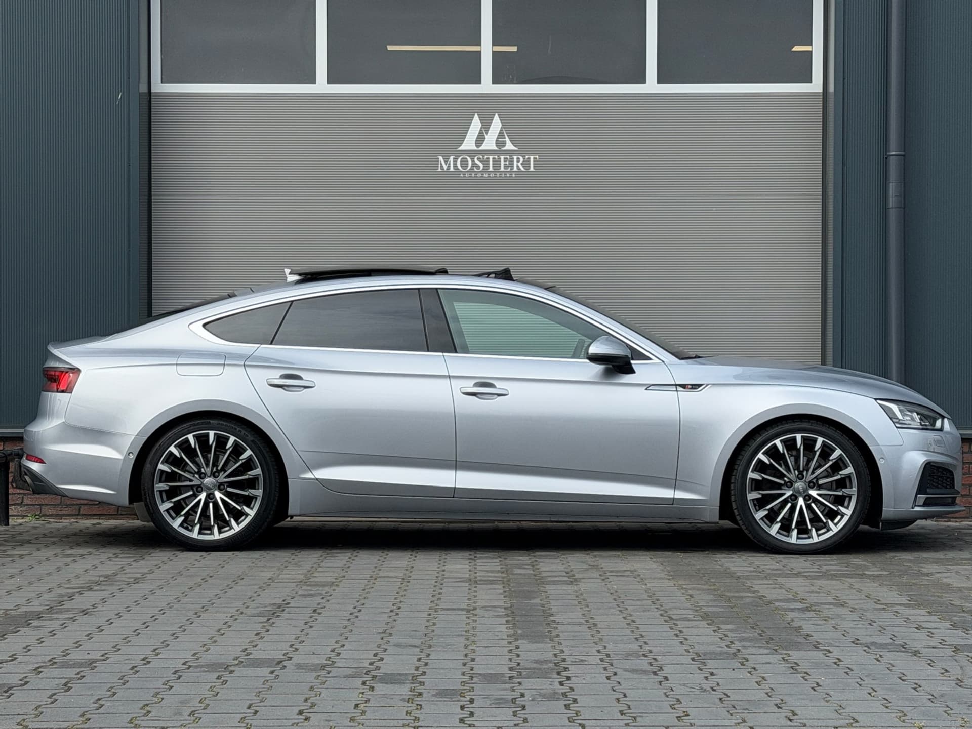 Auto afbeelding - View 2