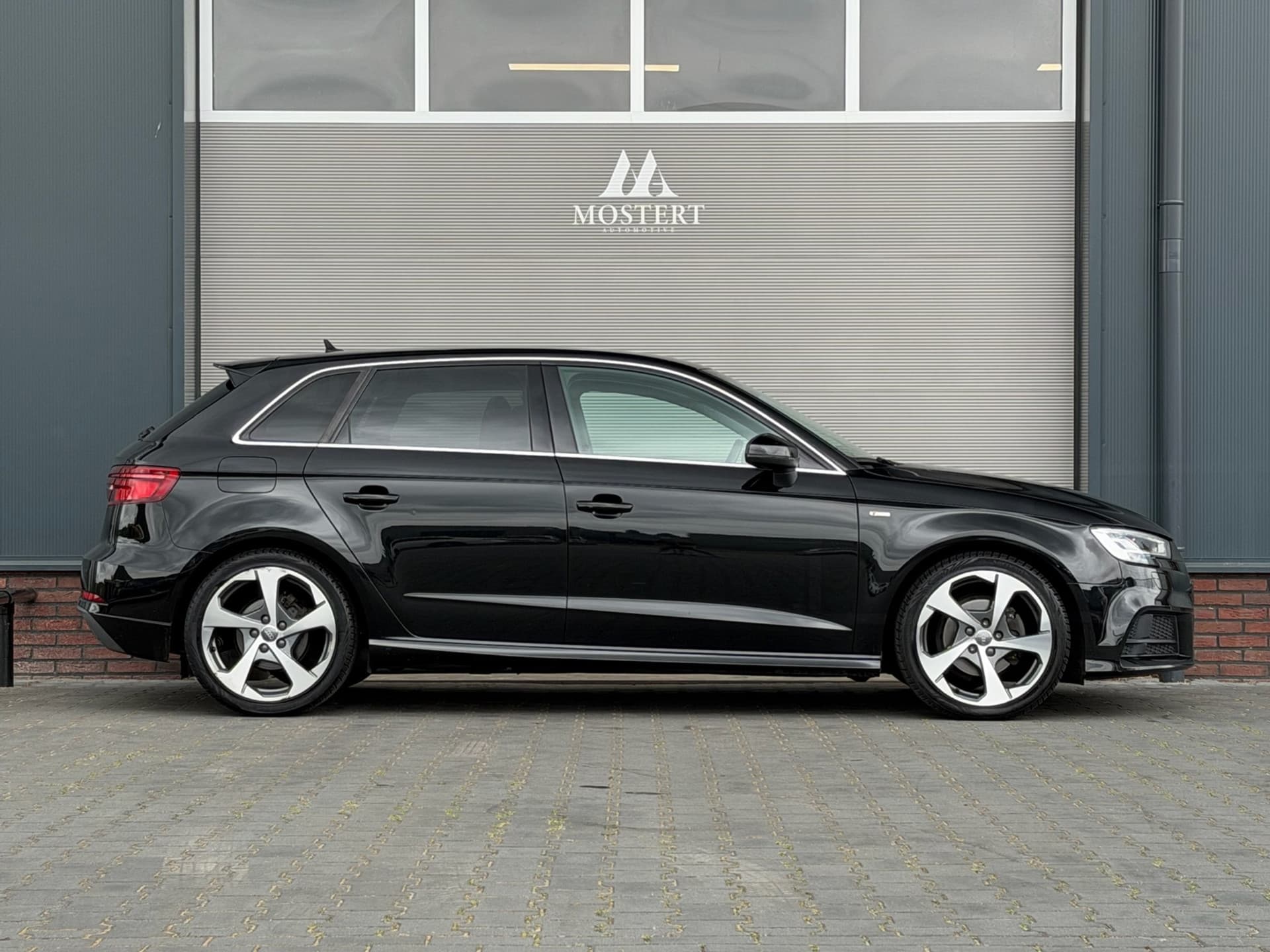 Auto afbeelding - View 2