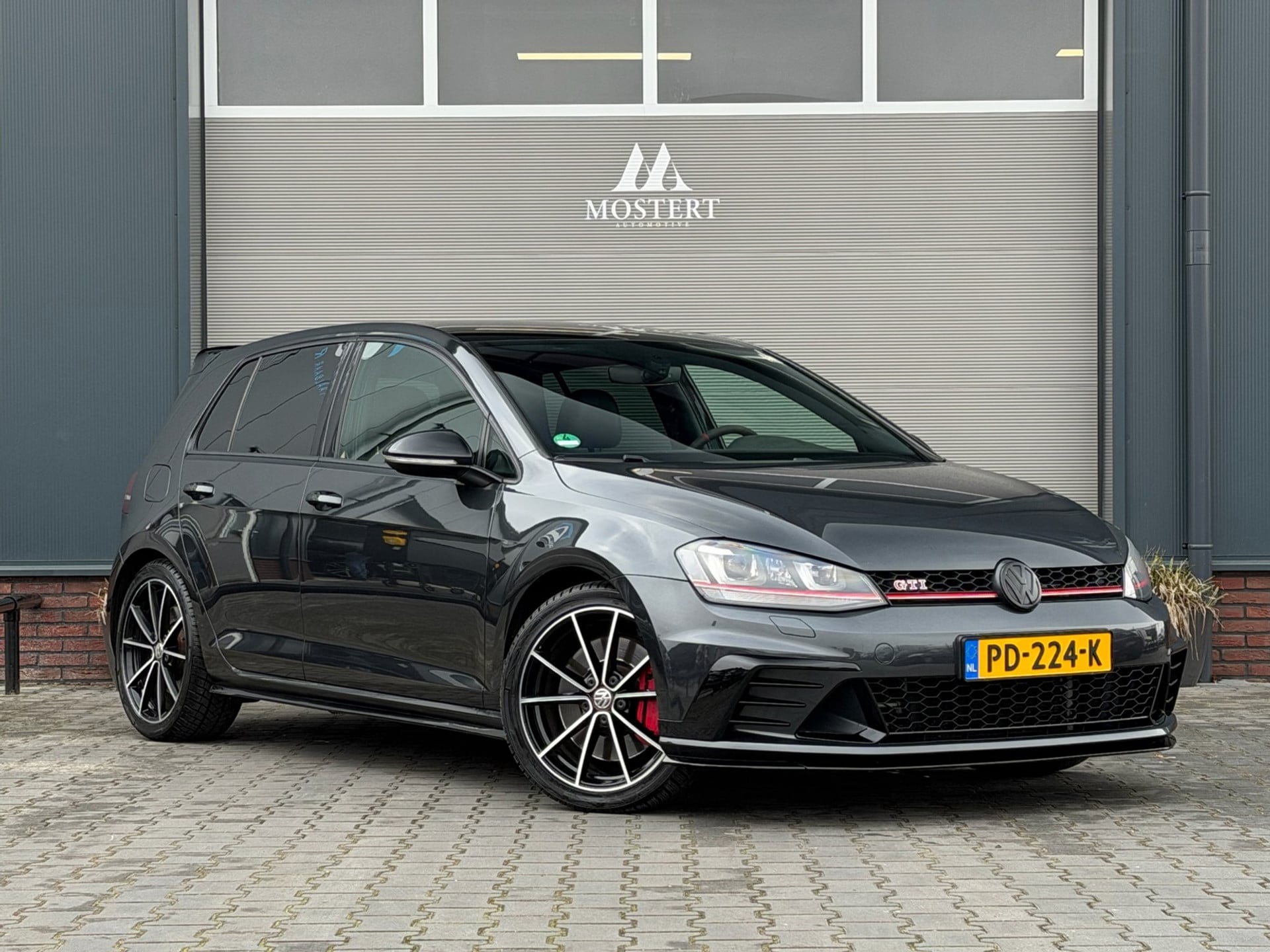 Volkswagen Golf - 2016