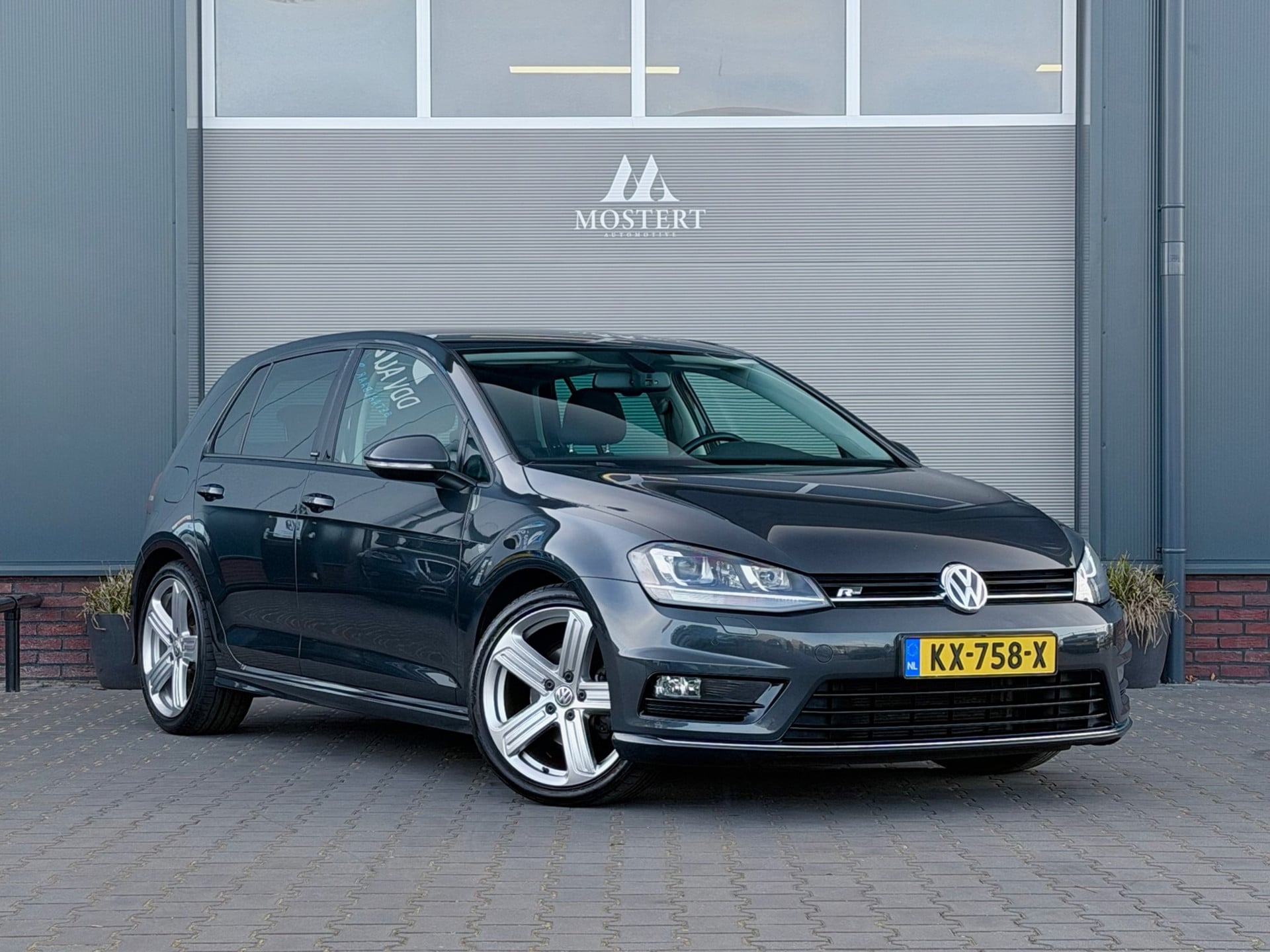 Volkswagen Golf - 2016