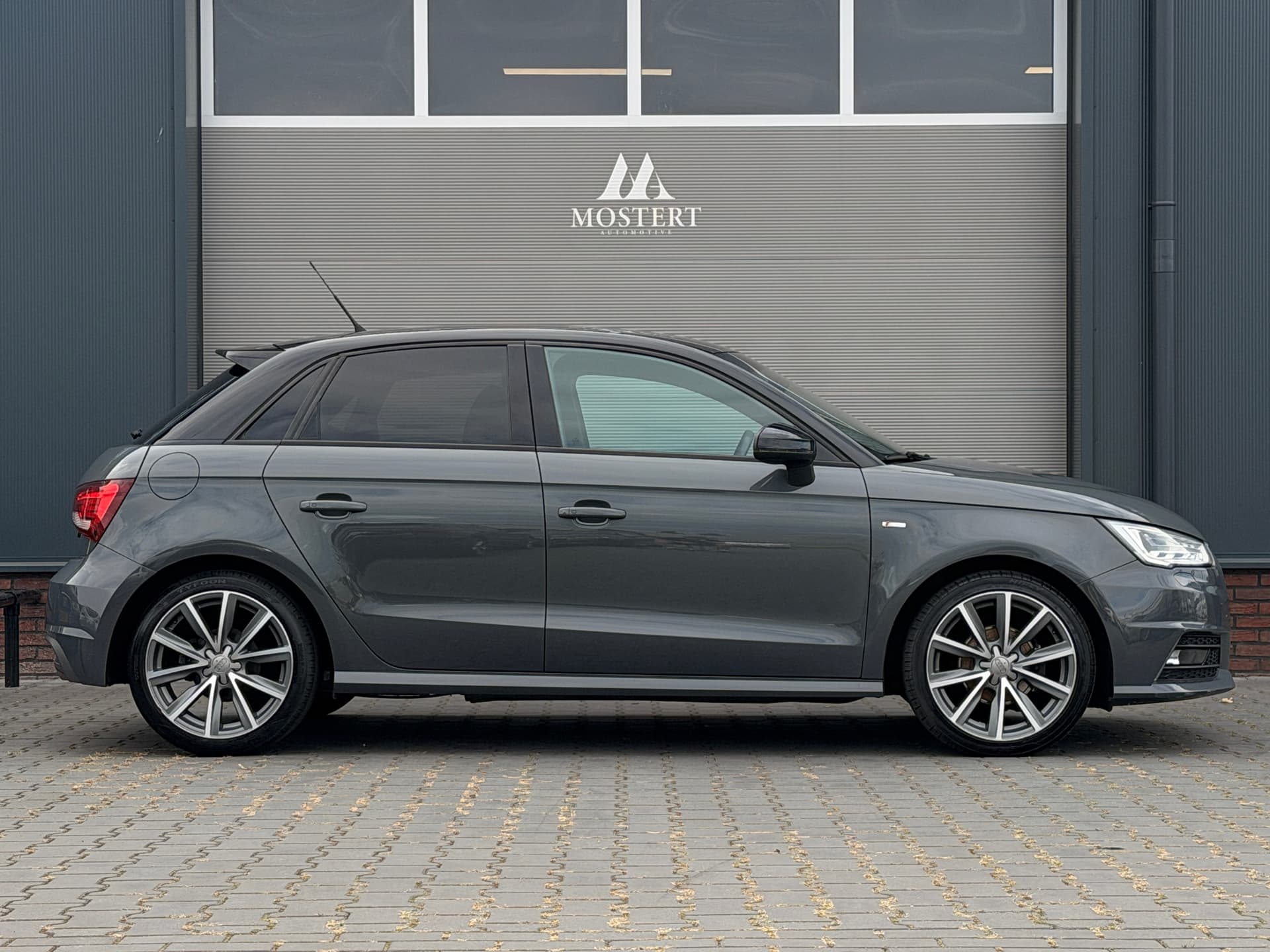 Auto afbeelding - View 2